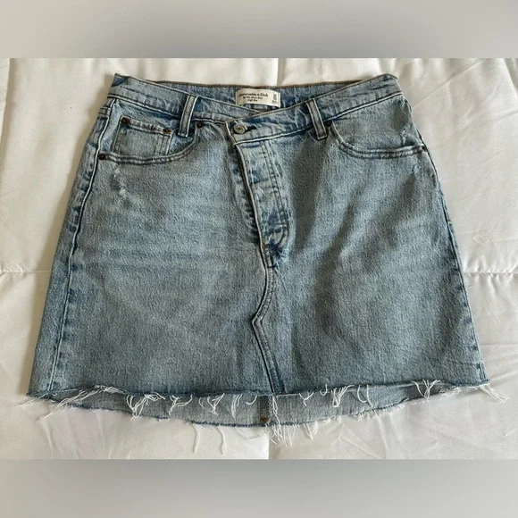 Good condition Abercrombie & Fitch The 90s Micro Mini High Rise Size 10 - Picture 1 of 6